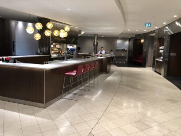 air canada maple leaf lounge calgary bar1