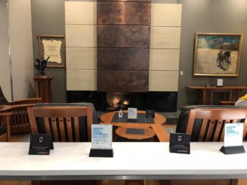 air canada maple leaf lounge calgary entspannungsmoeglichkeiten am kamin
