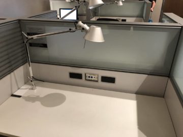 air canada maple leaf lounge calgary schreibtisch