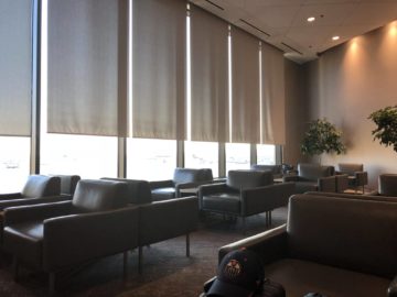air canada maple leaf lounge calgary sitze fensterfront