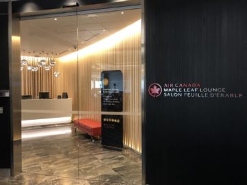 air canada maple leaf lounge vancouver eingang