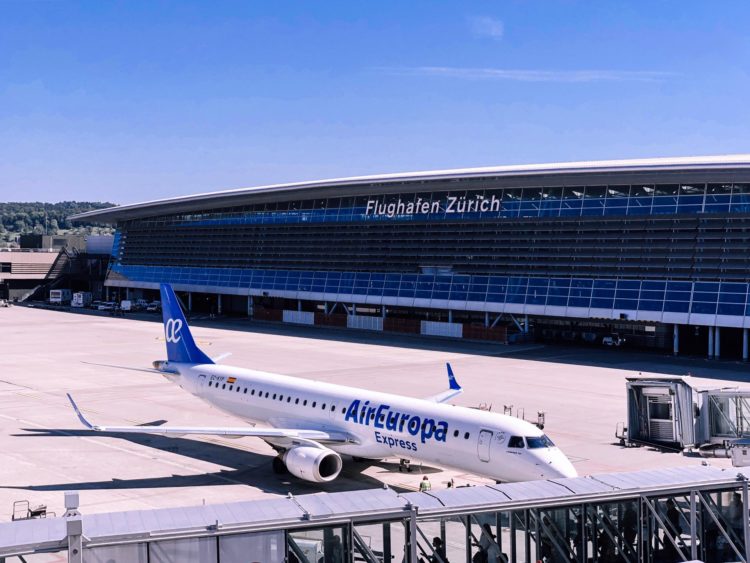 air europa express erj 195 flugzeug zuerich airport