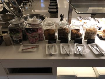 air new zealand brisbane international lounge cookies snacks