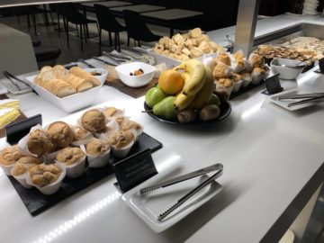 air new zealand brisbane international lounge muffin obst