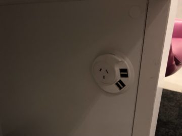 air new zealand brisbane international lounge steckdosen usb anschluss