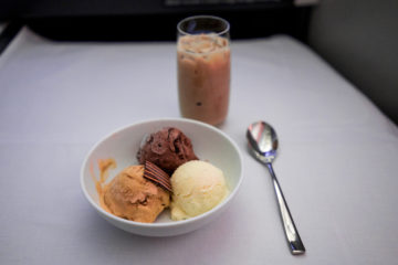 aircanada business class boeing 777 nachtisch eis