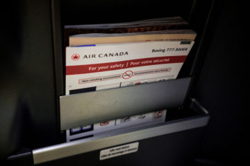 aircanada business class boeing 777 staufach zeitschriften