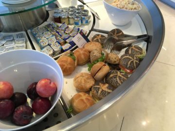 aircanada maple leaf gold lounge frankfurt belegte broetchen