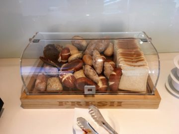 aircanada maple leaf gold lounge frankfurt broetchenauswahl