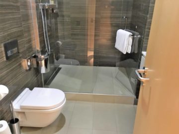 aircanada maple leaf gold lounge frankfurt duschraum