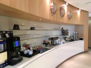aircanada maple leaf gold lounge frankfurt getraenkebereich