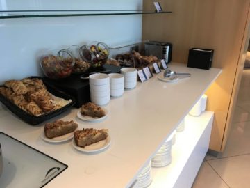 aircanada maple leaf gold lounge frankfurt kuchen suesses
