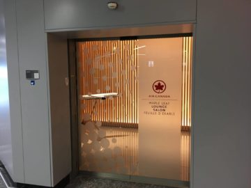 aircanada maple leaf gold lounge frankfurt tuer zur lounge
