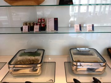 aircanada maple leaf gold lounge frankfurt warmes essen