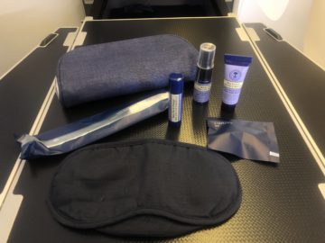 ana business class boeing 777 300 amenity kit ausgepackt