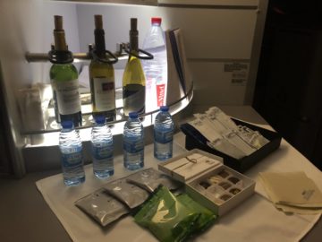 ana business class boeing 777 300 bord bar business