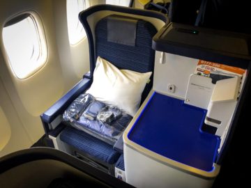ana business class boeing 777 300 sitz fenster