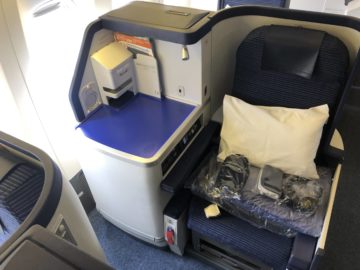 ana business class boeing 777 300 sitz gang