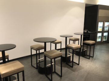 ana suite lounge tokyo haneda gate 110 barhocker