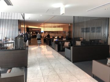 ana suite lounge tokyo haneda gate 110 blick in die lounge hinten