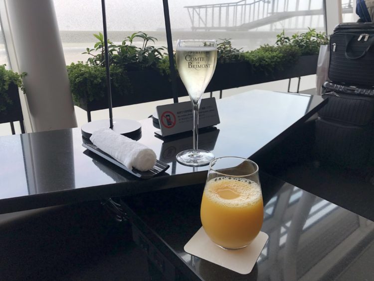 ana suite lounge tokyo haneda gate 110 drink tuch