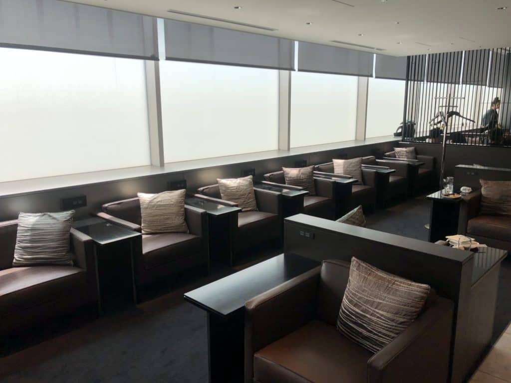 ana suite lounge tokyo haneda gate 110 sitzbereich