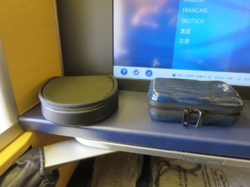 ana first class boeing 777 300er amenity kit 1