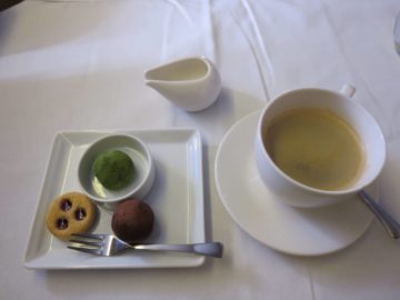ana first class boeing 777 300er essen 9