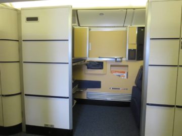 ana first class boeing 777 300er sitz blick 2