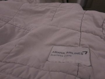 asiana business class smartium boeing 777 bettdecke