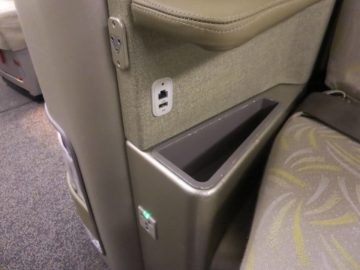 asiana business class smartium boeing 777 staufach 1