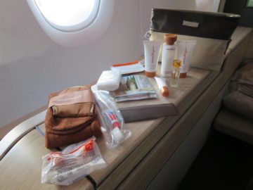 asiana first class a380 amenity kit 2