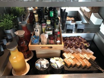 austrian airlines business class lounge wien terminal d kuchen saefte