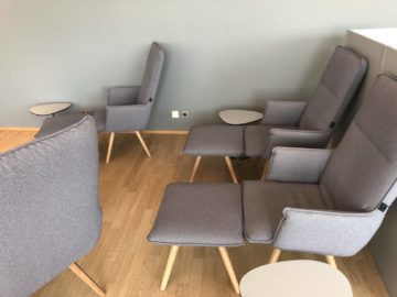 austrian airlines business class lounge wien terminal d liegesessel2