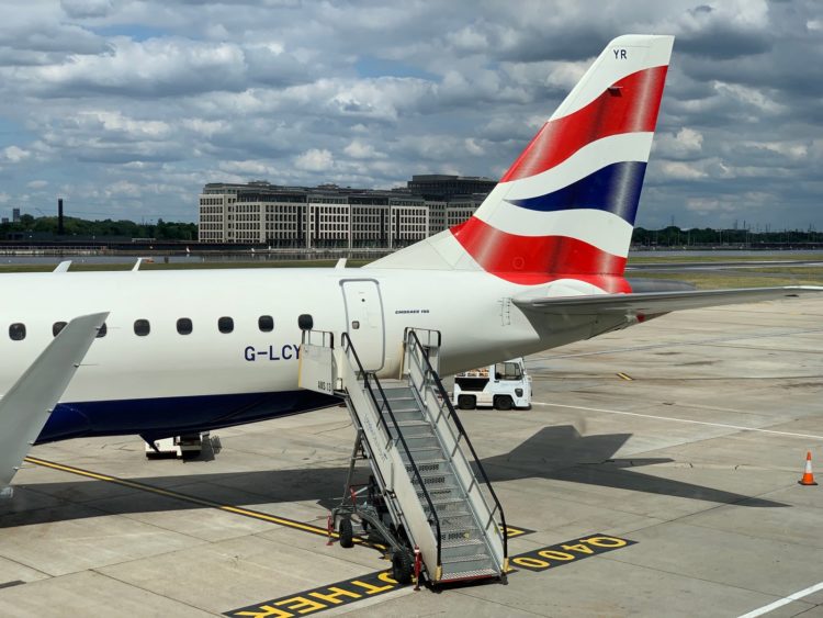 british airways embraer 190 flugzeug london city airport 3