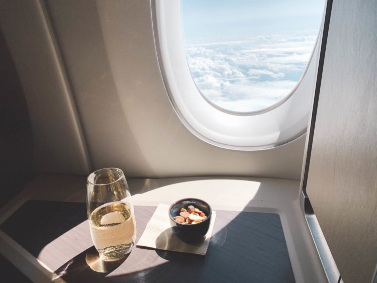 cathay pacific business class a350 1000 nuss snack 1