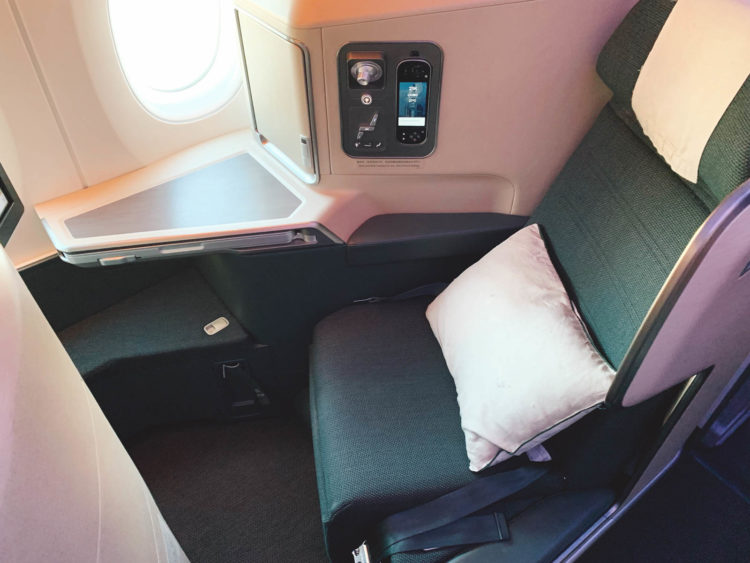 cathay pacific business class a350 1000 sitz 9