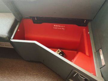 cathay pacific business class a350 1000 staufach 1