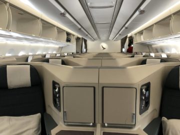 cathay pacific business class a350 1000 kabine vorne