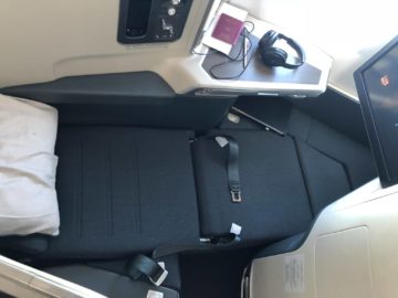 cathay pacific business class a350 1000 sitz ausgeklappt