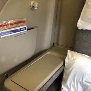 cathay pacific first class boeing 777 300 armlehne