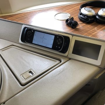 cathay pacific first class boeing 777 300 fernbedienung