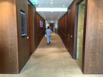 cathaypacific business class lounge londonheathrow flur