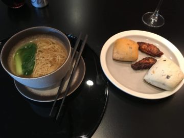 cathaypacific business class lounge londonheathrow hongkong style wonton