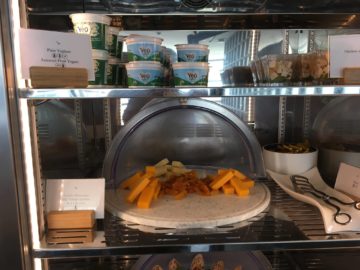 cathaypacific business class lounge londonheathrow kaeseplatte