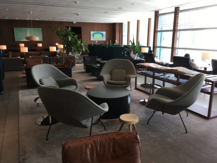 cathaypacific business class lounge londonheathrow sitzgruppe