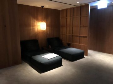 cathaypacific business class lounge the pier hongkong betten
