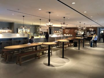 cathaypacific business class lounge the pier hongkong buffetbereich
