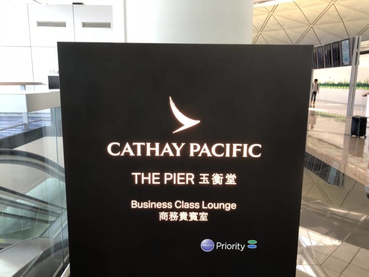 cathaypacific business class lounge the pier hongkong logo obere ebene