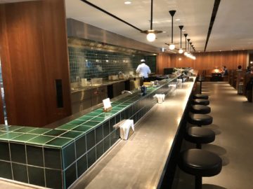 cathaypacific business class lounge the pier hongkong noodle bar